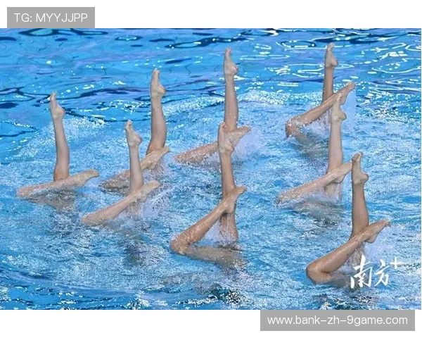 花样游泳表演，水中芭蕾精彩纷呈，花样游泳舞台表演